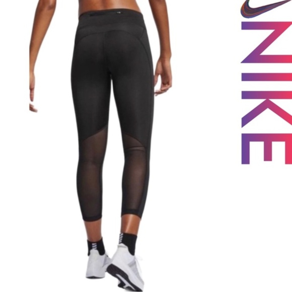 Nike Tight Fit Capri Legfings